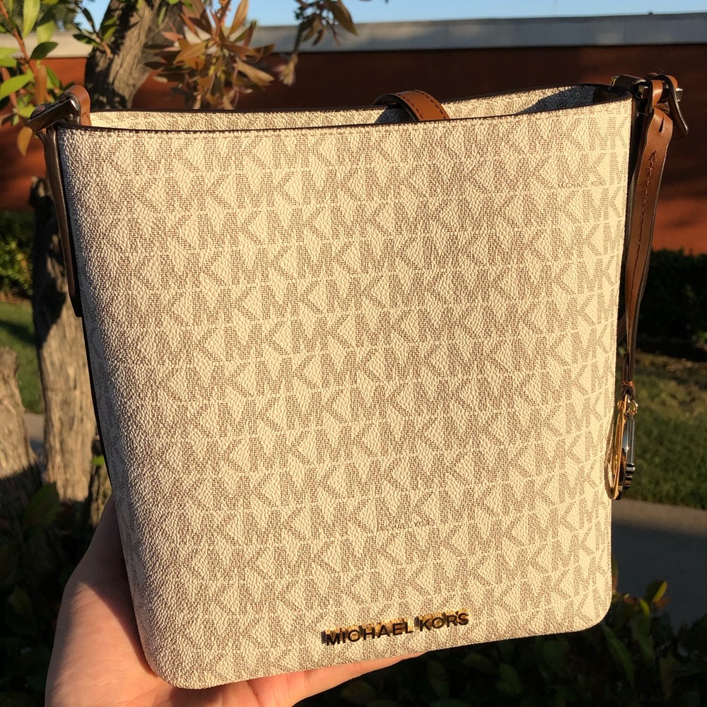 Michael Kors Kimberly Bucket Crossbody Bag